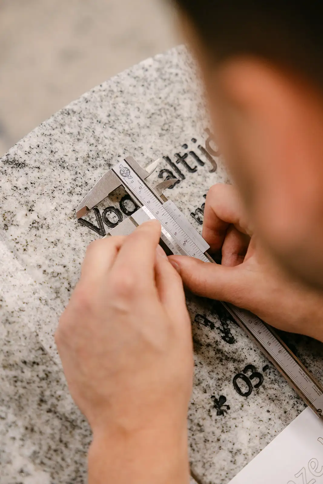 Vervolg inscriptie grafmonument Alpha Natuursteen